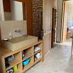 Le Roucayral , Vue Imprenable Sur St Cirq Lapopie, Deux Climatisées Casa vacanze *